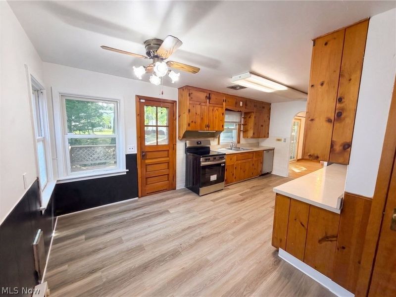 29352 Waldensa Avenue, Wickliffe, OH 44092 Photo 2