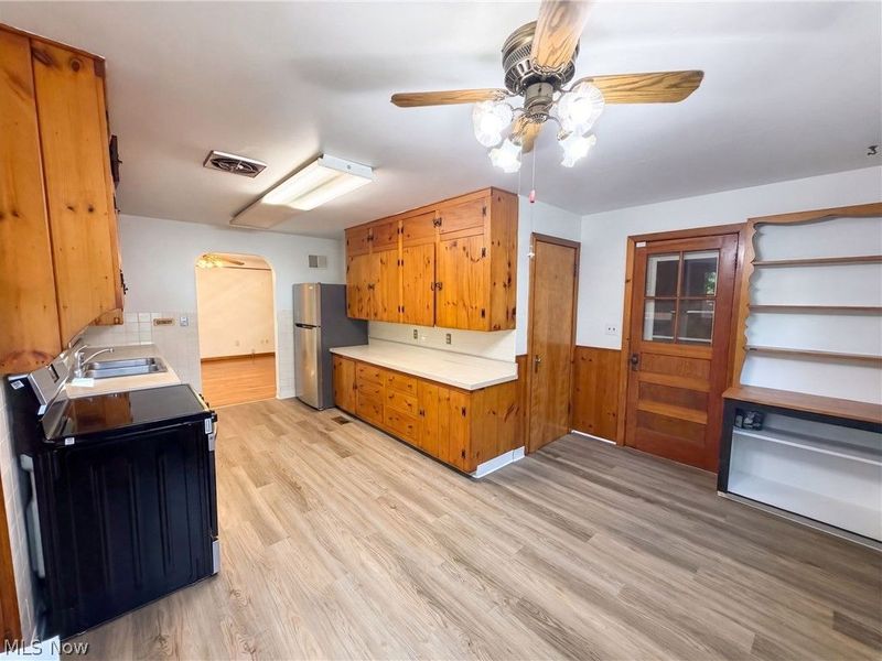 29352 Waldensa Avenue, Wickliffe, OH 44092 Photo 4