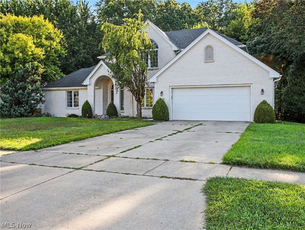 815 Saint Annes Drive, Holland, OH 43528 Main Photo