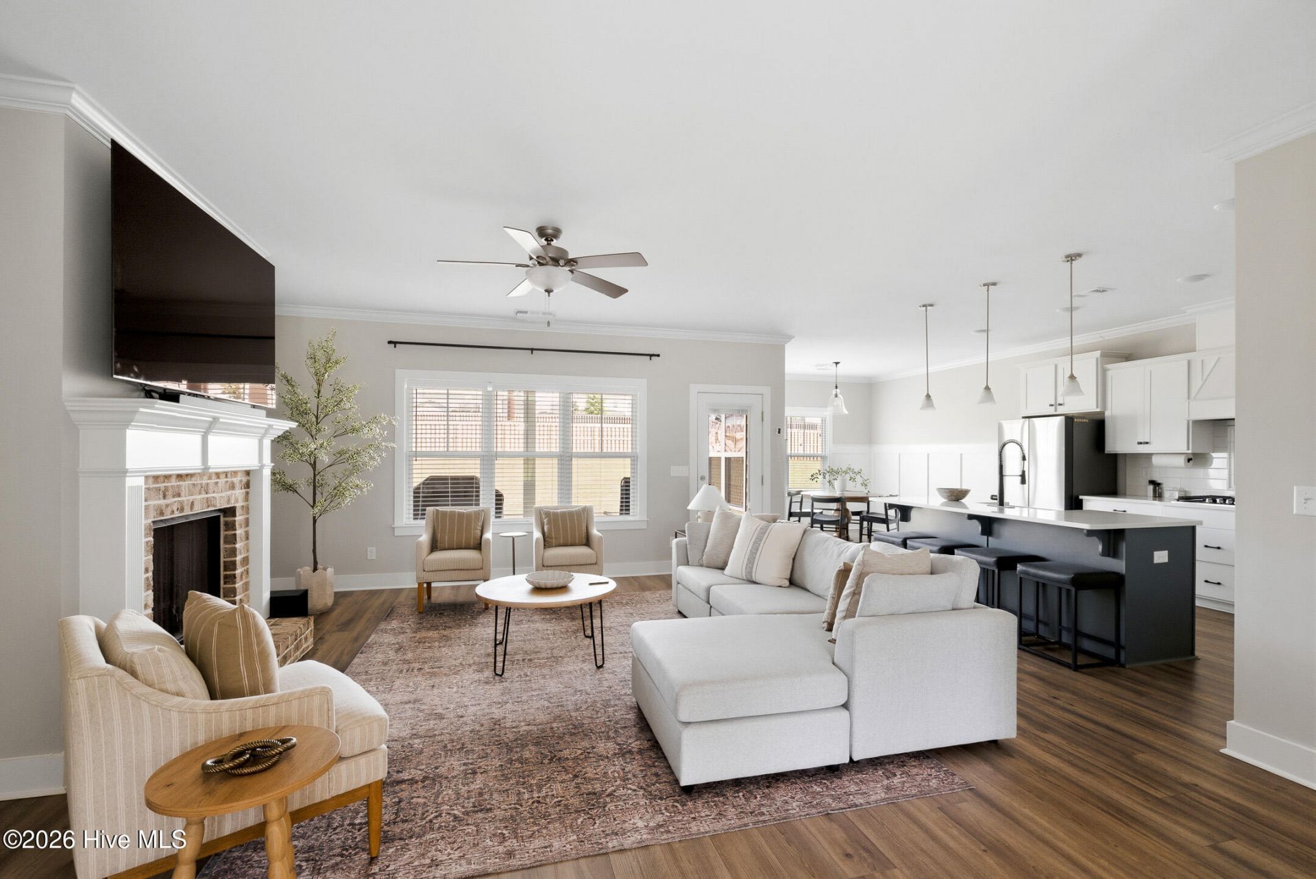 644 Broadsword Way Photo 4
