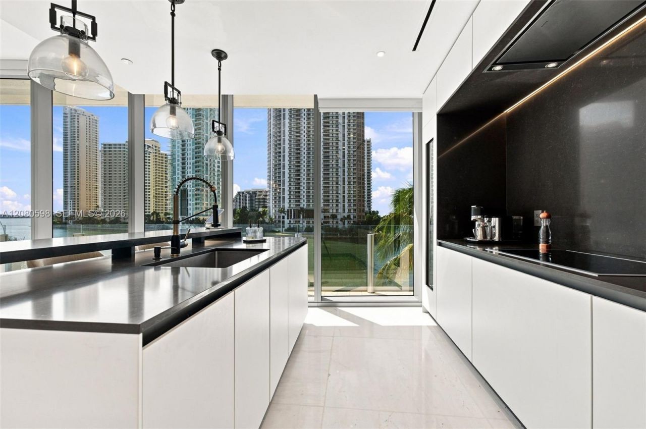 300 Biscayne Blvd Way, Unit 301, Miami, FL 33131 Photo