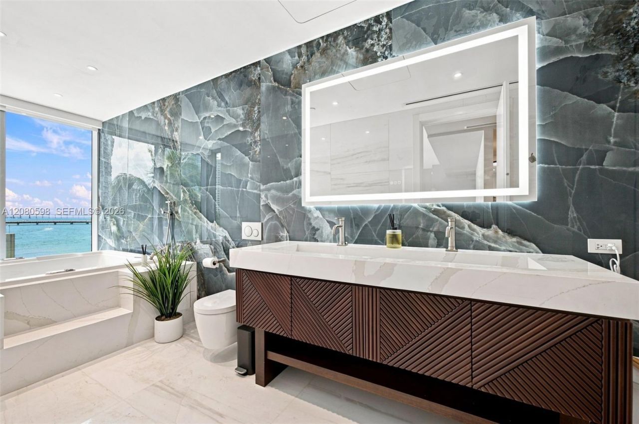 300 Biscayne Blvd Way, Unit 301, Miami, FL 33131 Photo