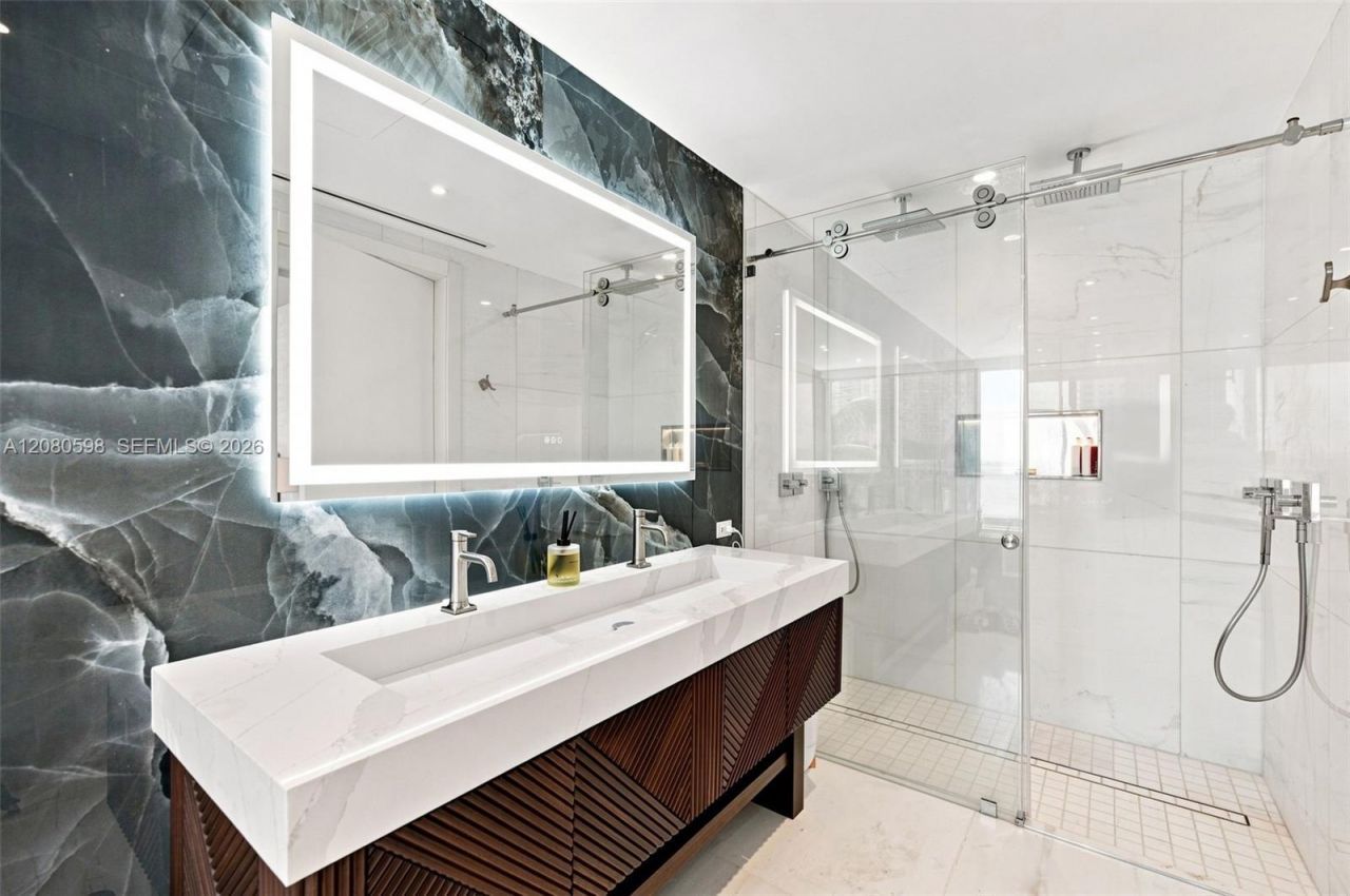 300 Biscayne Blvd Way, Unit 301, Miami, FL 33131 Photo
