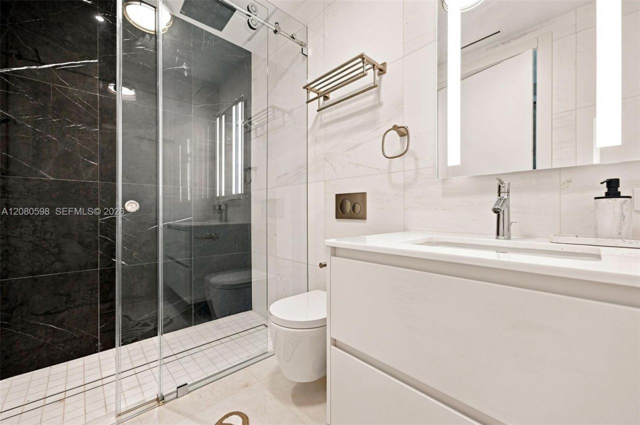 300 Biscayne Blvd Way, Unit 301, Miami, FL 33131 Photo