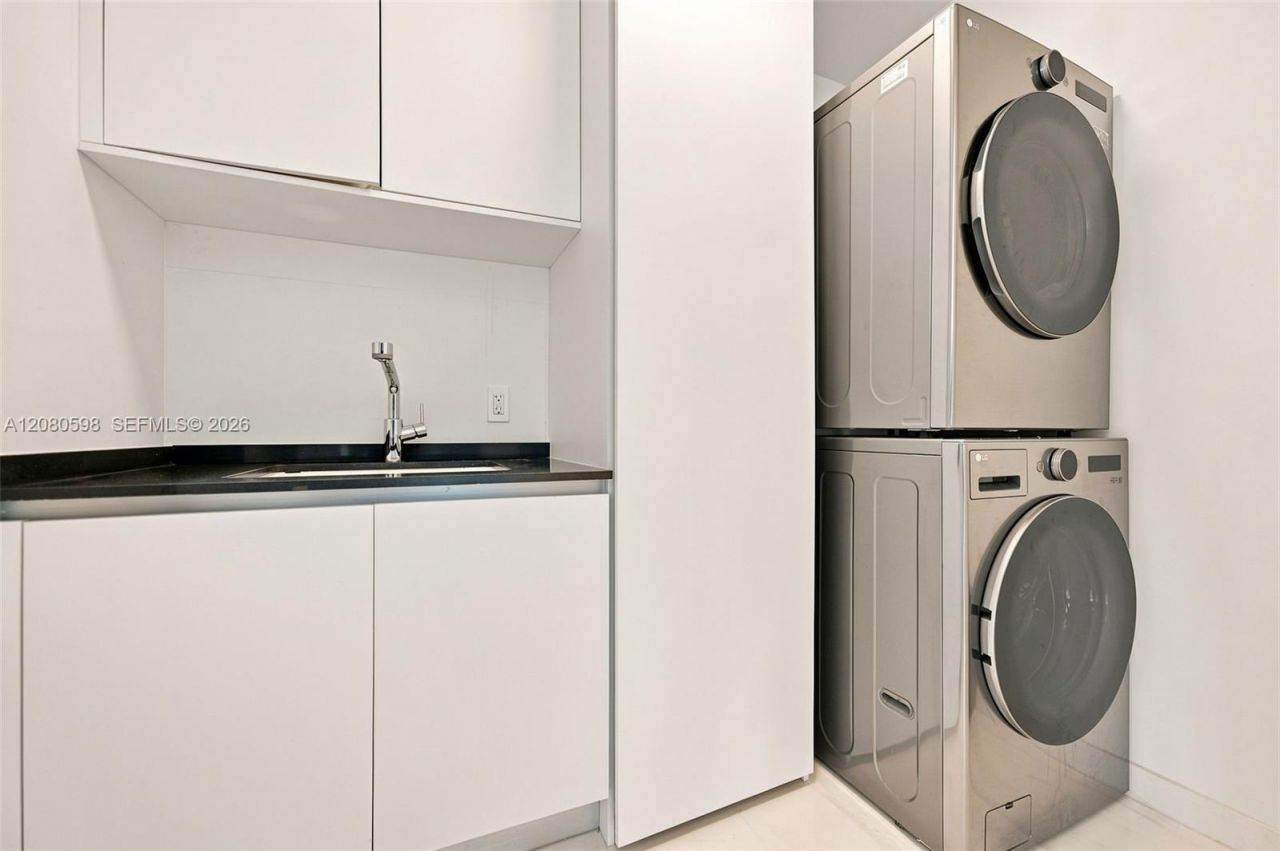 300 Biscayne Blvd Way, Unit 301, Miami, FL 33131 Photo