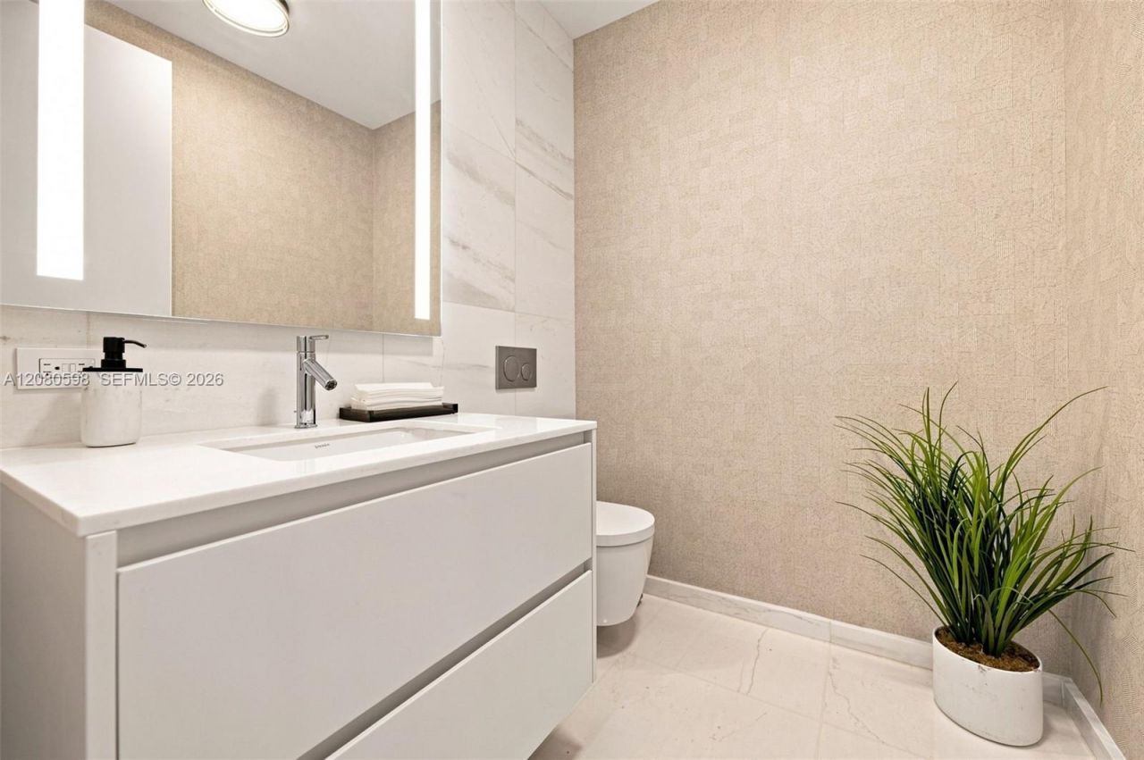 300 Biscayne Blvd Way, Unit 301, Miami, FL 33131 Photo