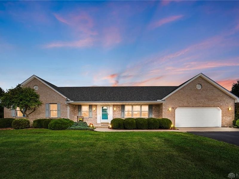 135 Country Manor Drive, Wilmington, OH 45177 Photo 1