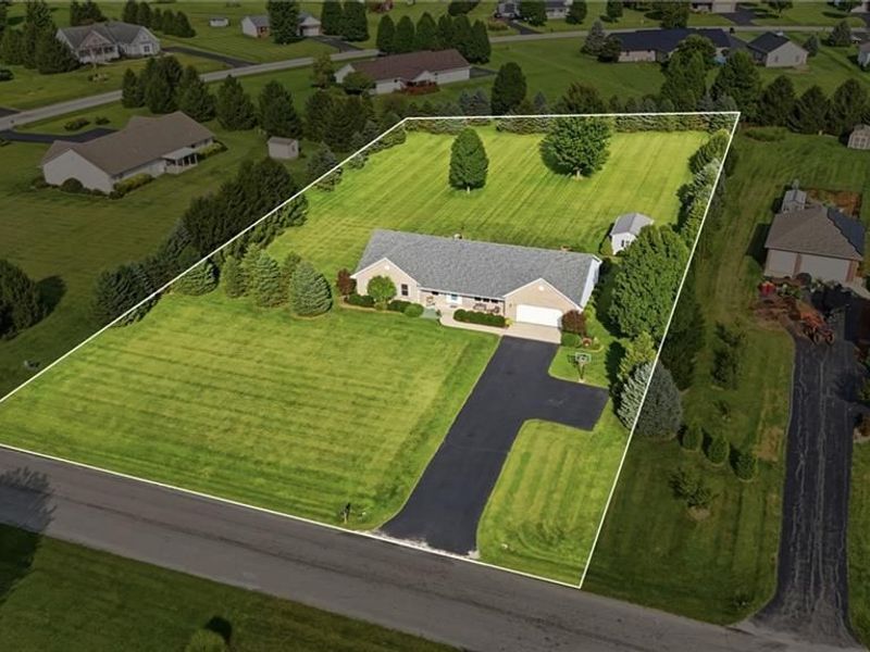 135 Country Manor Drive, Wilmington, OH 45177 Photo 2