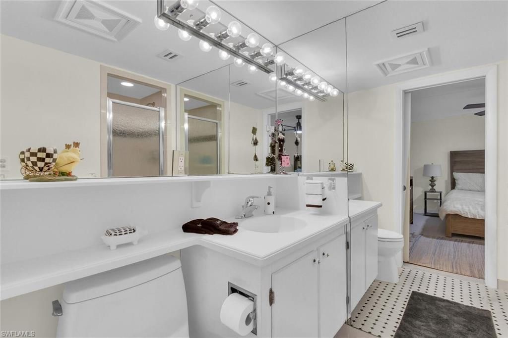 222 Harbour Dr, Unit 403, Naples, FL 34103 Photo