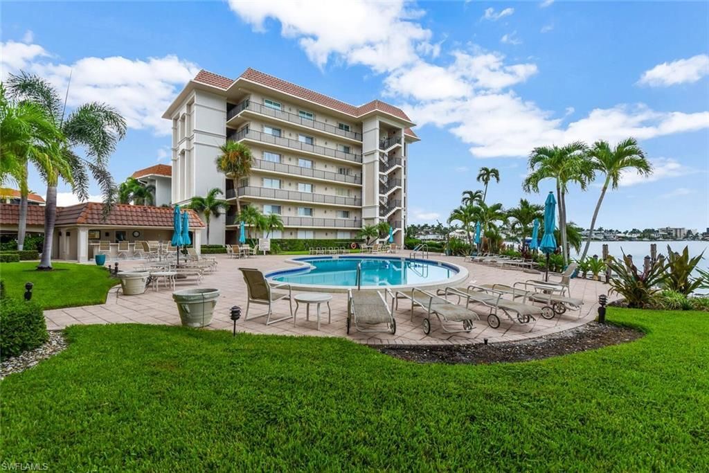 222 Harbour Dr, Unit 403, Naples, FL 34103 Photo