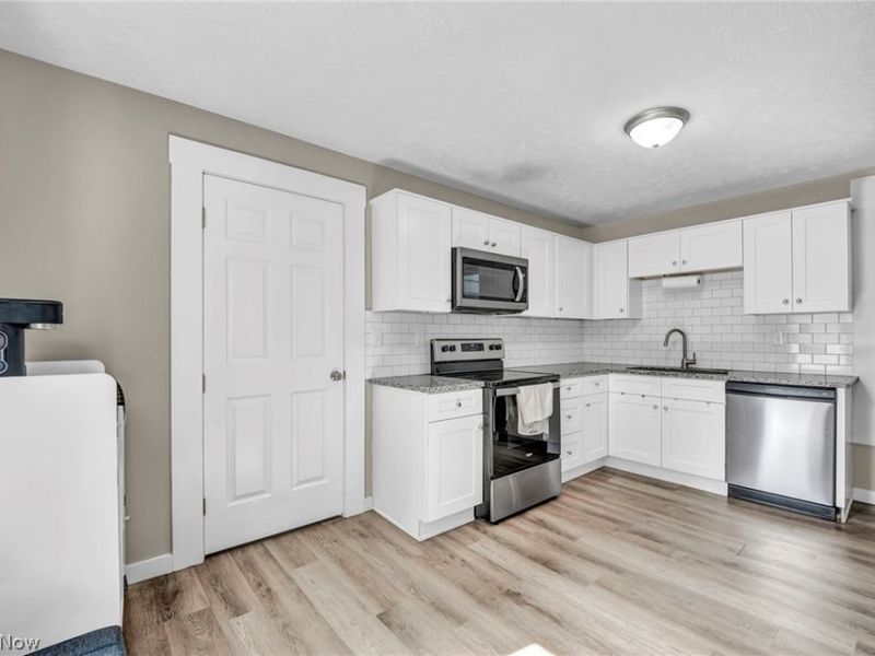 695 N Saint Clair Street, Painesville, OH 44077 Photo 8