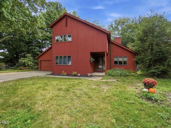 854 Country Club Drive, Bowling Green, OH 43402
