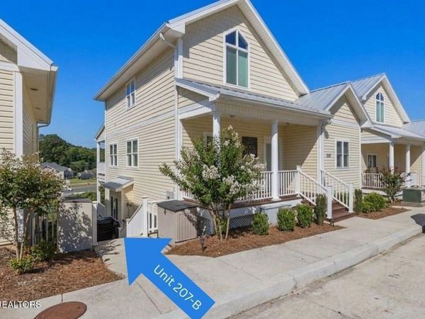 207(B) N Deer Village Lane, LaFollette, TN 37766