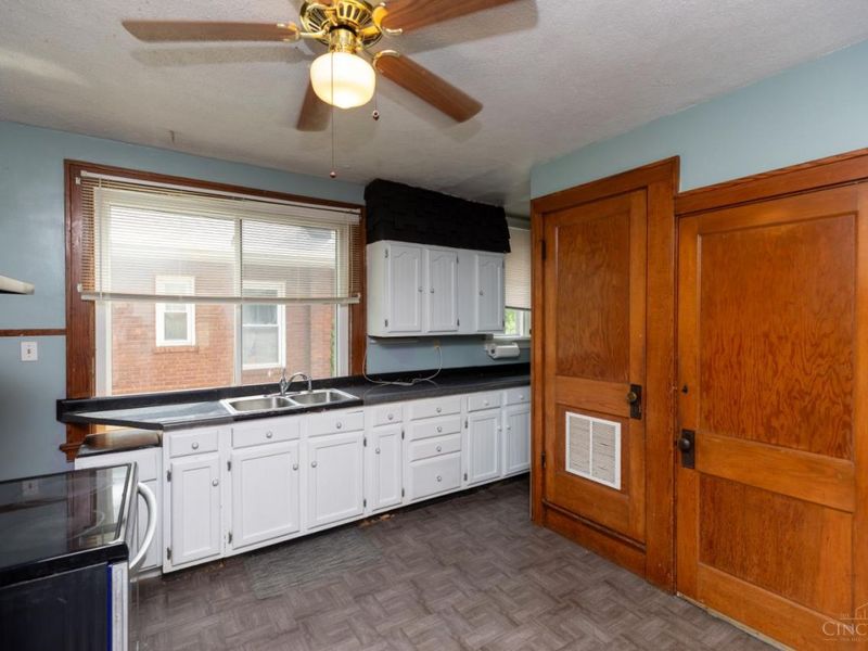 1031 Schiff Avenue, Cincinnati, OH 45205 Photo 8
