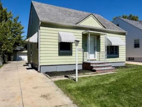 14207 Tabor Avenue , Maple Heights, OH 44137