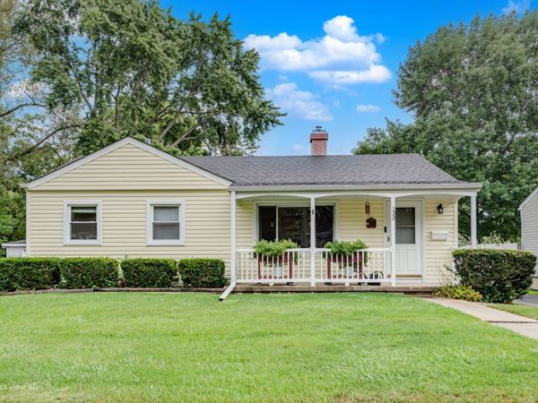 133 N Ridgemoor Avenue , Mundelein, IL 60060