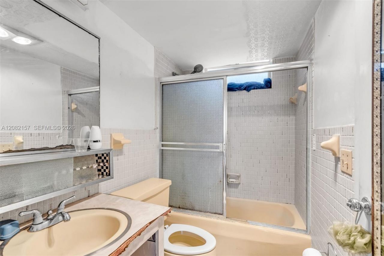 3010 Marcos Dr, Unit R308, Aventura, FL 33160 Photo