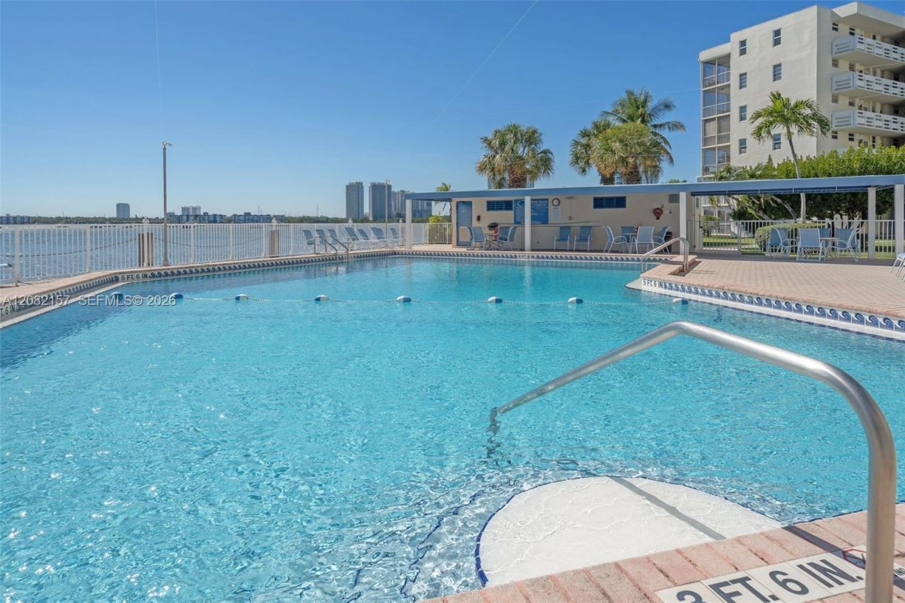 3010 Marcos Dr, Unit R308, Aventura, FL 33160 Photo