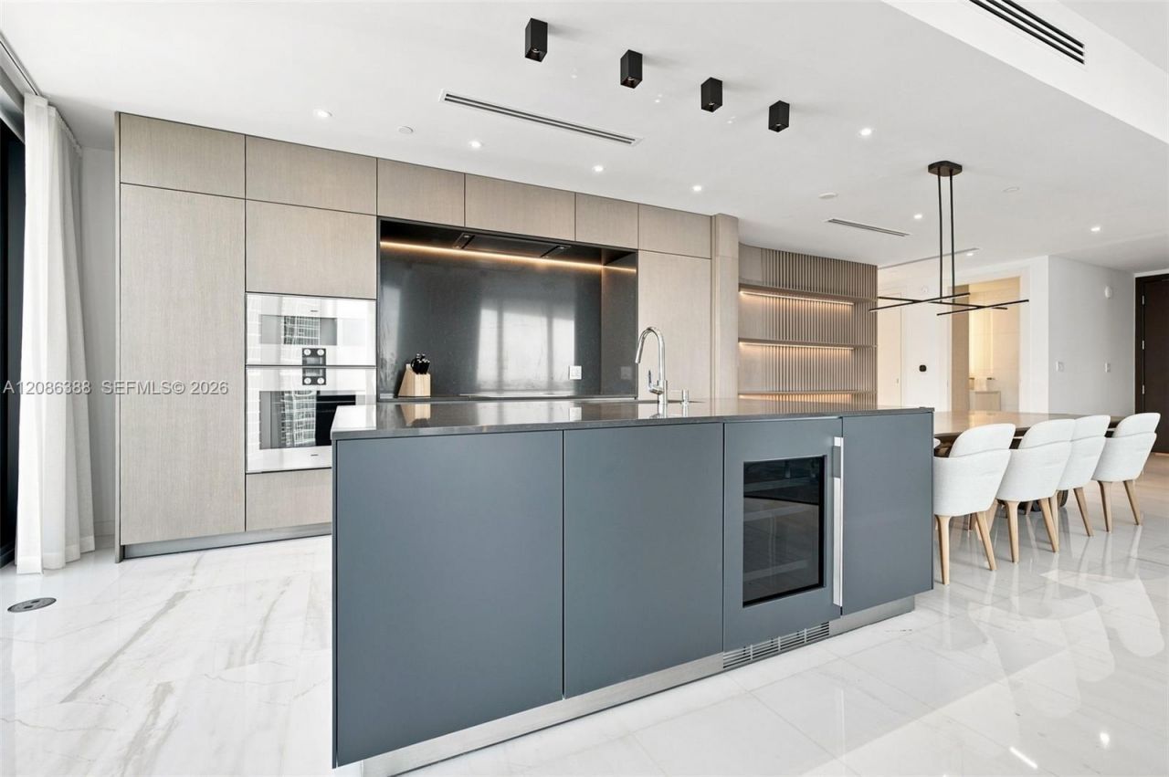 300 Biscayne Blvd Way, Unit 3807, Miami, FL 33131 Photo