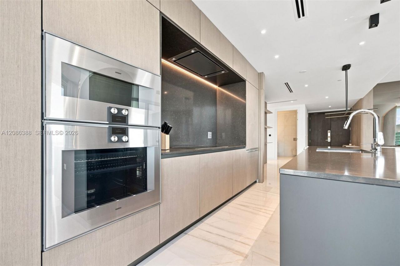 300 Biscayne Blvd Way, Unit 3807, Miami, FL 33131 Photo