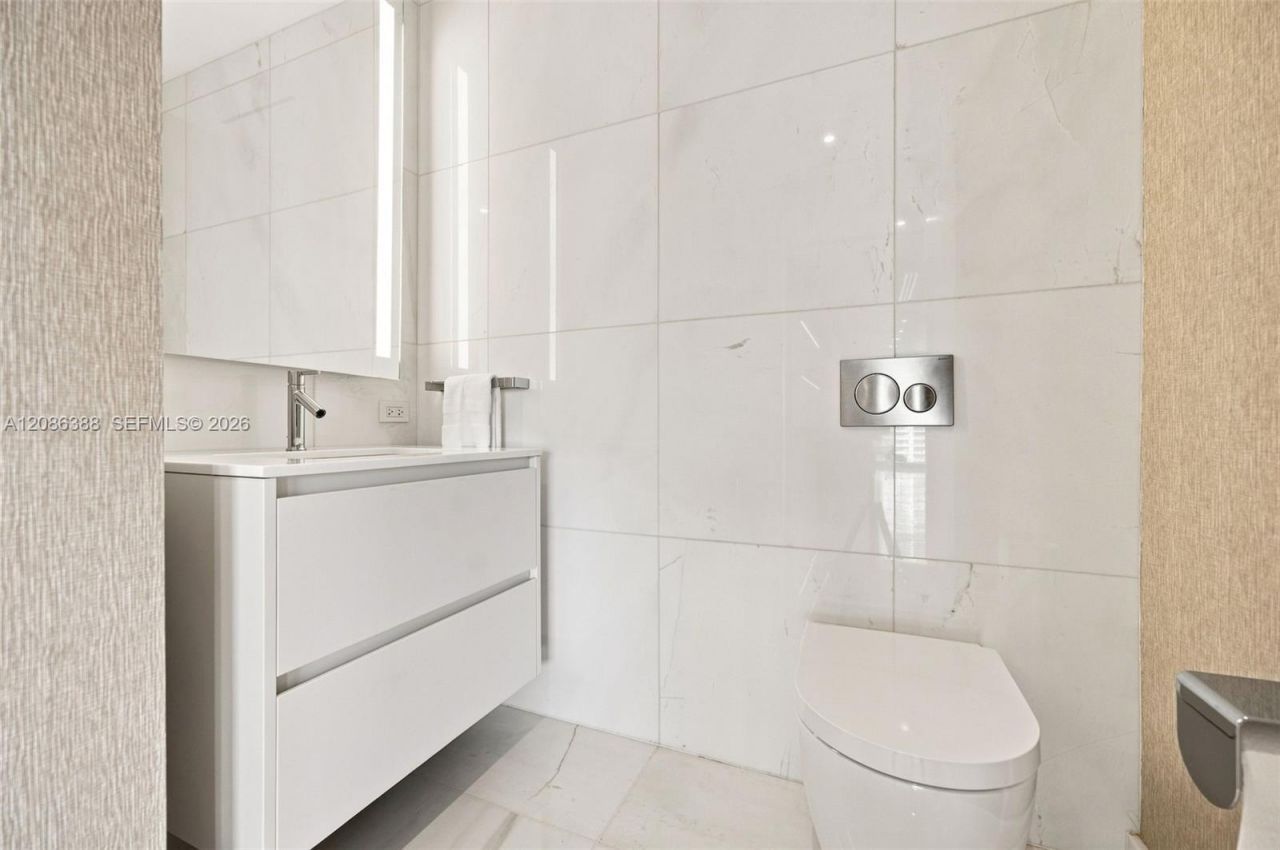 300 Biscayne Blvd Way, Unit 3807, Miami, FL 33131 Photo