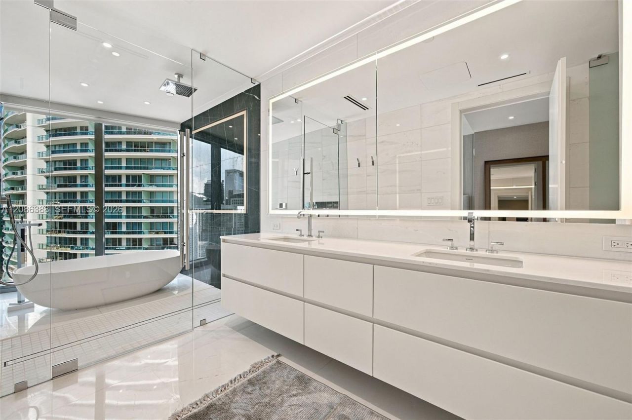 300 Biscayne Blvd Way, Unit 3807, Miami, FL 33131 Photo