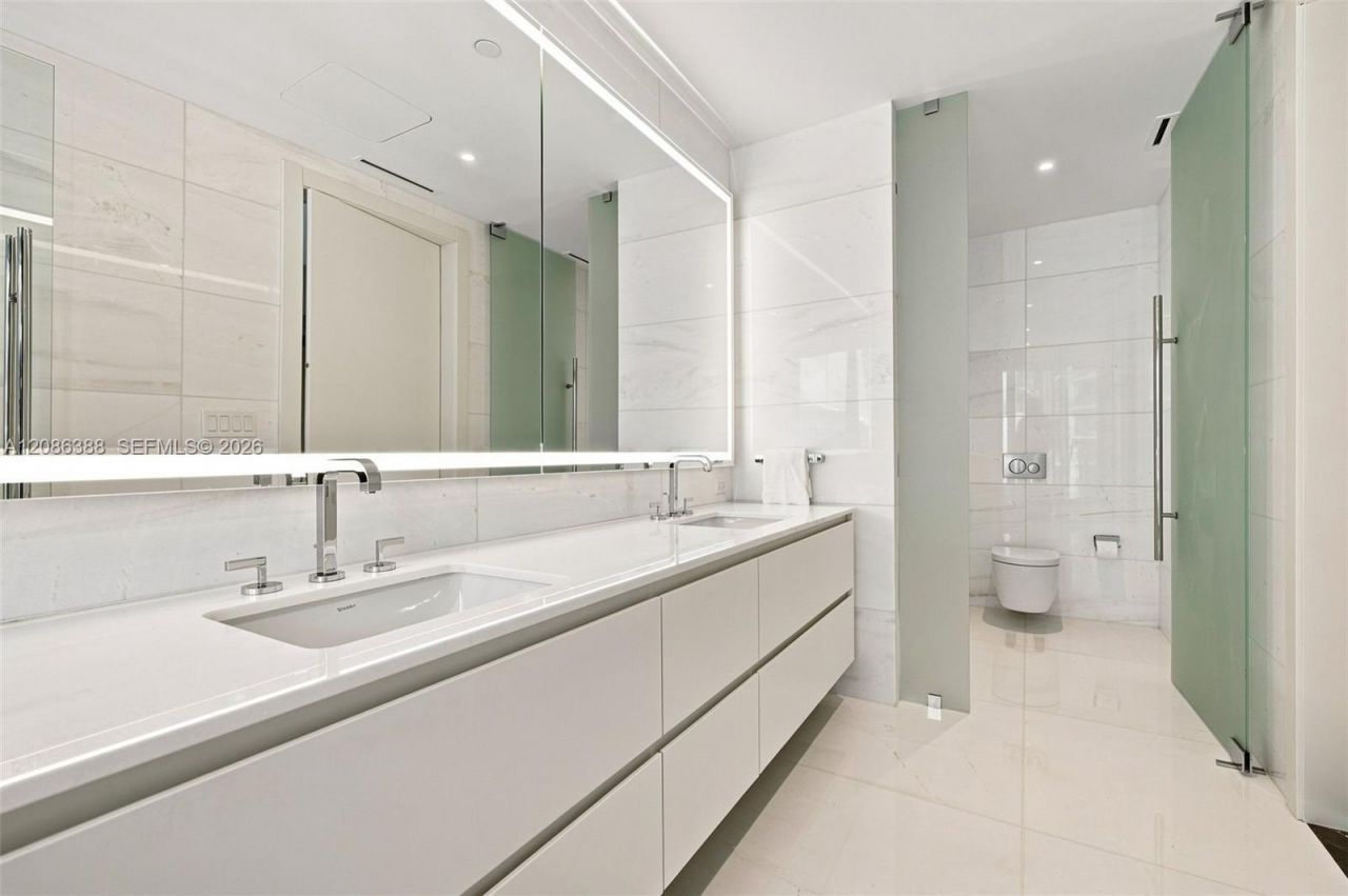300 Biscayne Blvd Way, Unit 3807, Miami, FL 33131 Photo