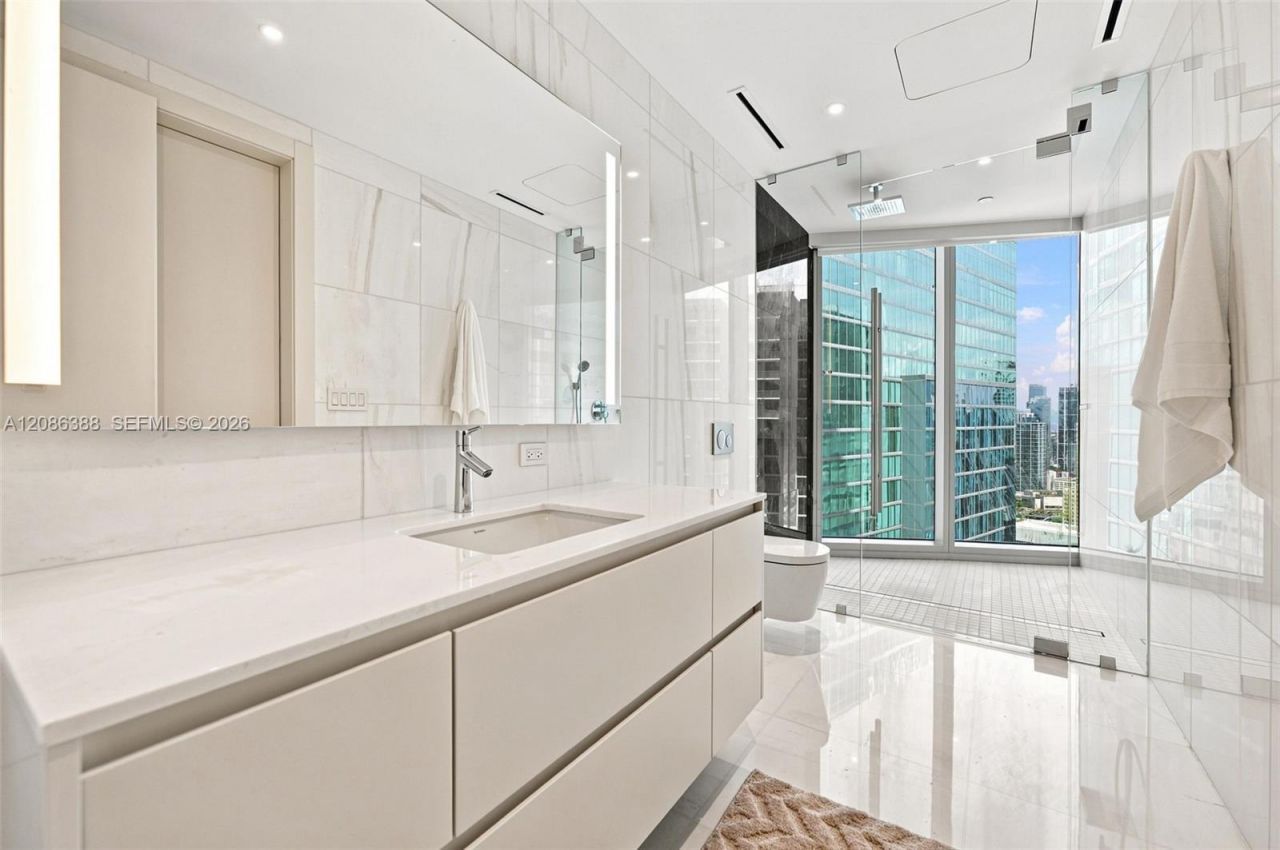 300 Biscayne Blvd Way, Unit 3807, Miami, FL 33131 Photo