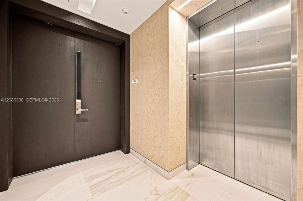 300 Biscayne Blvd Way, Unit 3807, Miami, FL 33131 Photo