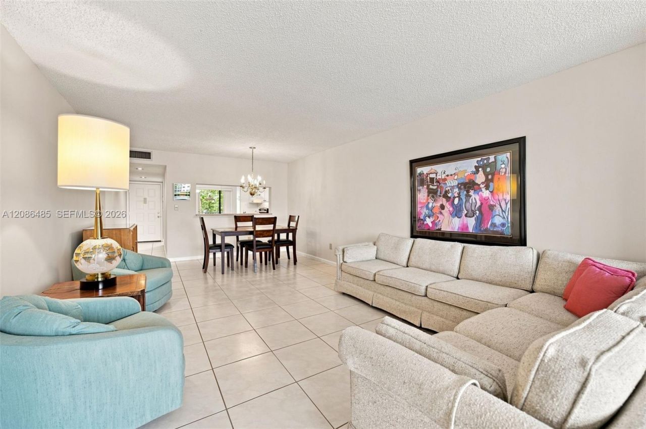 10668 W Clairmont Cir, Unit 303, Tamarac, FL 33321 Photo