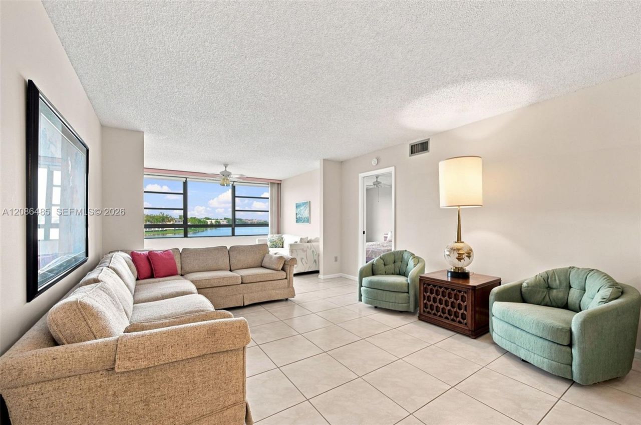 10668 W Clairmont Cir, Unit 303, Tamarac, FL 33321 Photo