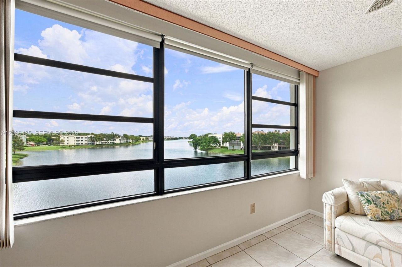 10668 W Clairmont Cir, Unit 303, Tamarac, FL 33321 Photo