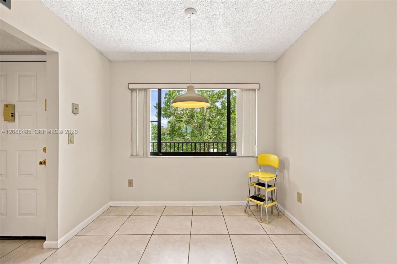 10668 W Clairmont Cir, Unit 303, Tamarac, FL 33321 Photo
