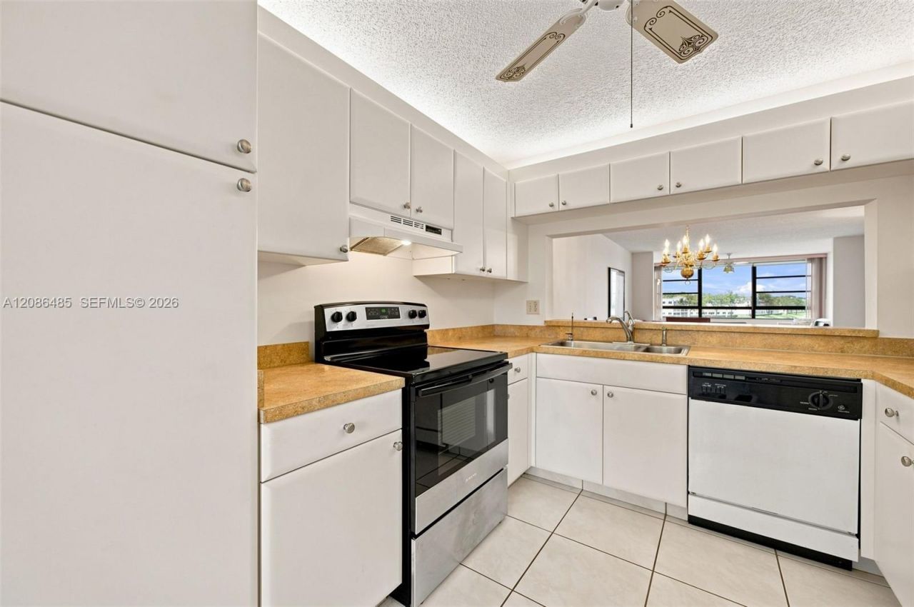 10668 W Clairmont Cir, Unit 303, Tamarac, FL 33321 Photo
