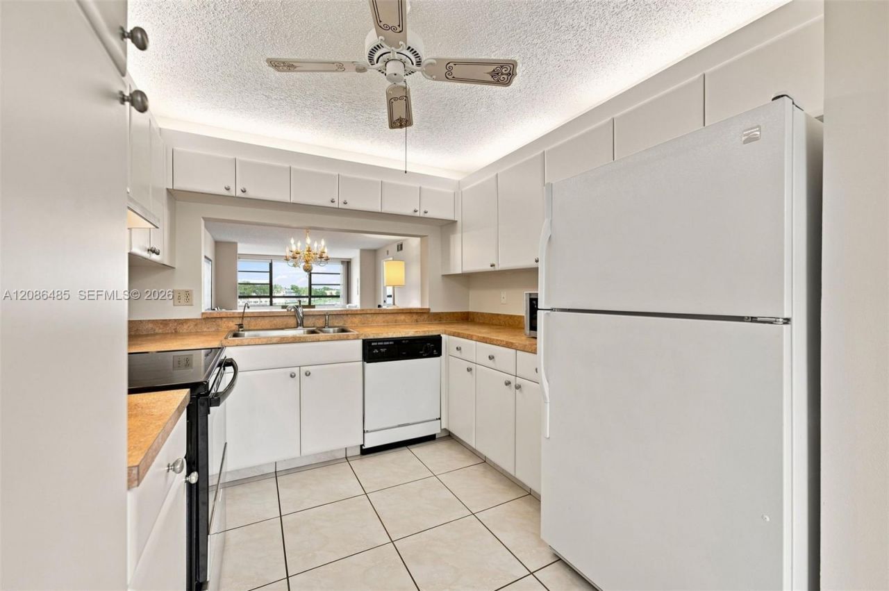 10668 W Clairmont Cir, Unit 303, Tamarac, FL 33321 Photo