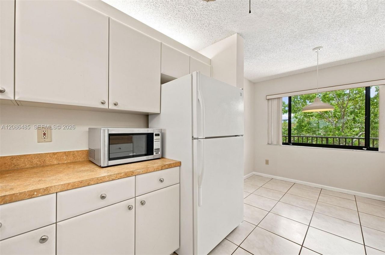 10668 W Clairmont Cir, Unit 303, Tamarac, FL 33321 Photo