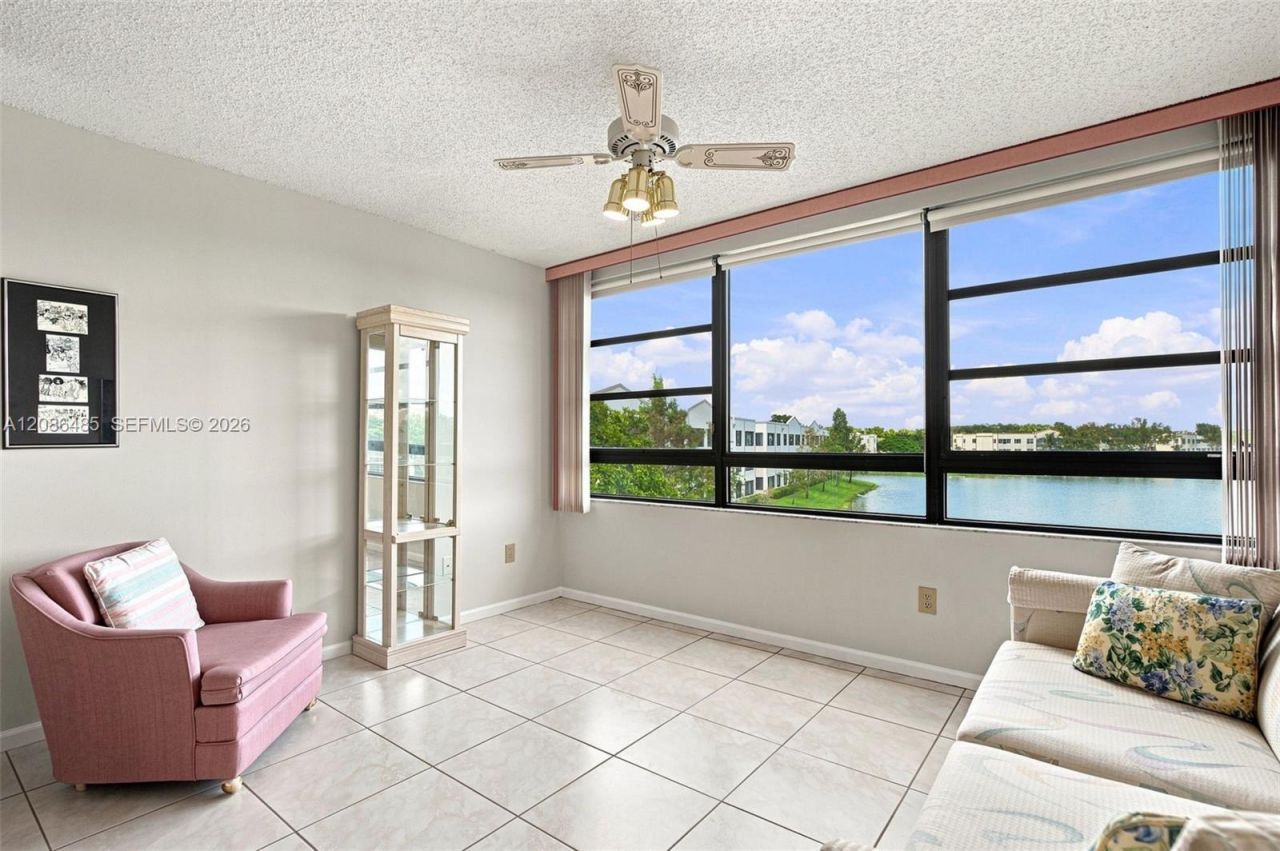 10668 W Clairmont Cir, Unit 303, Tamarac, FL 33321 Photo
