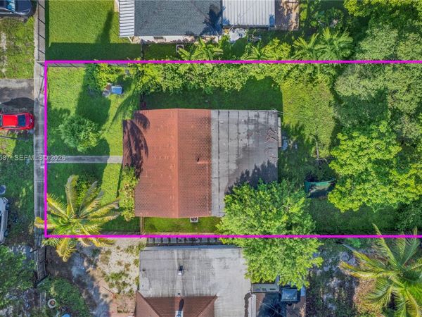 855 NW 130th St , North Miami, FL 33168