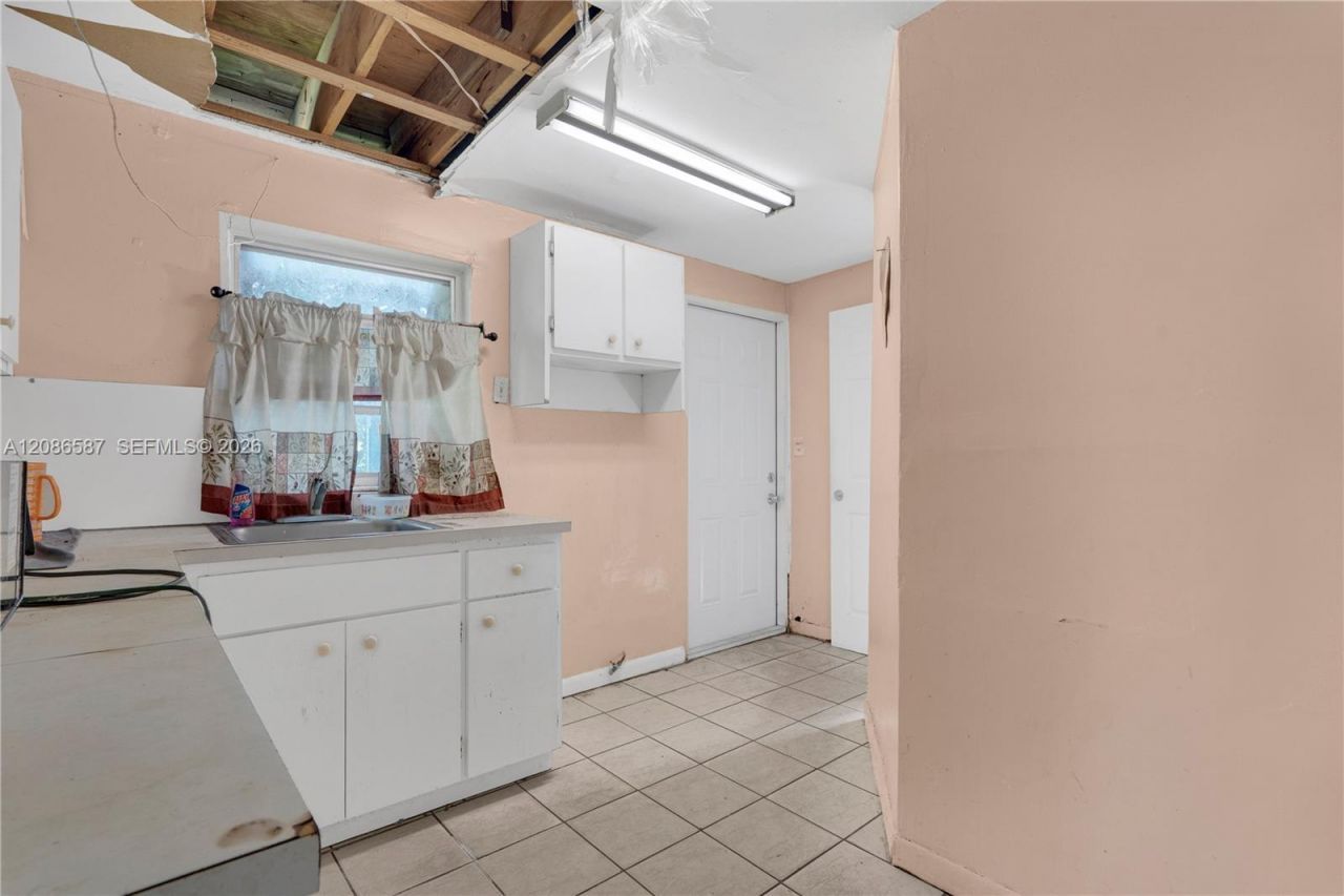 855 NW 130th St, North Miami, FL 33168 Photo