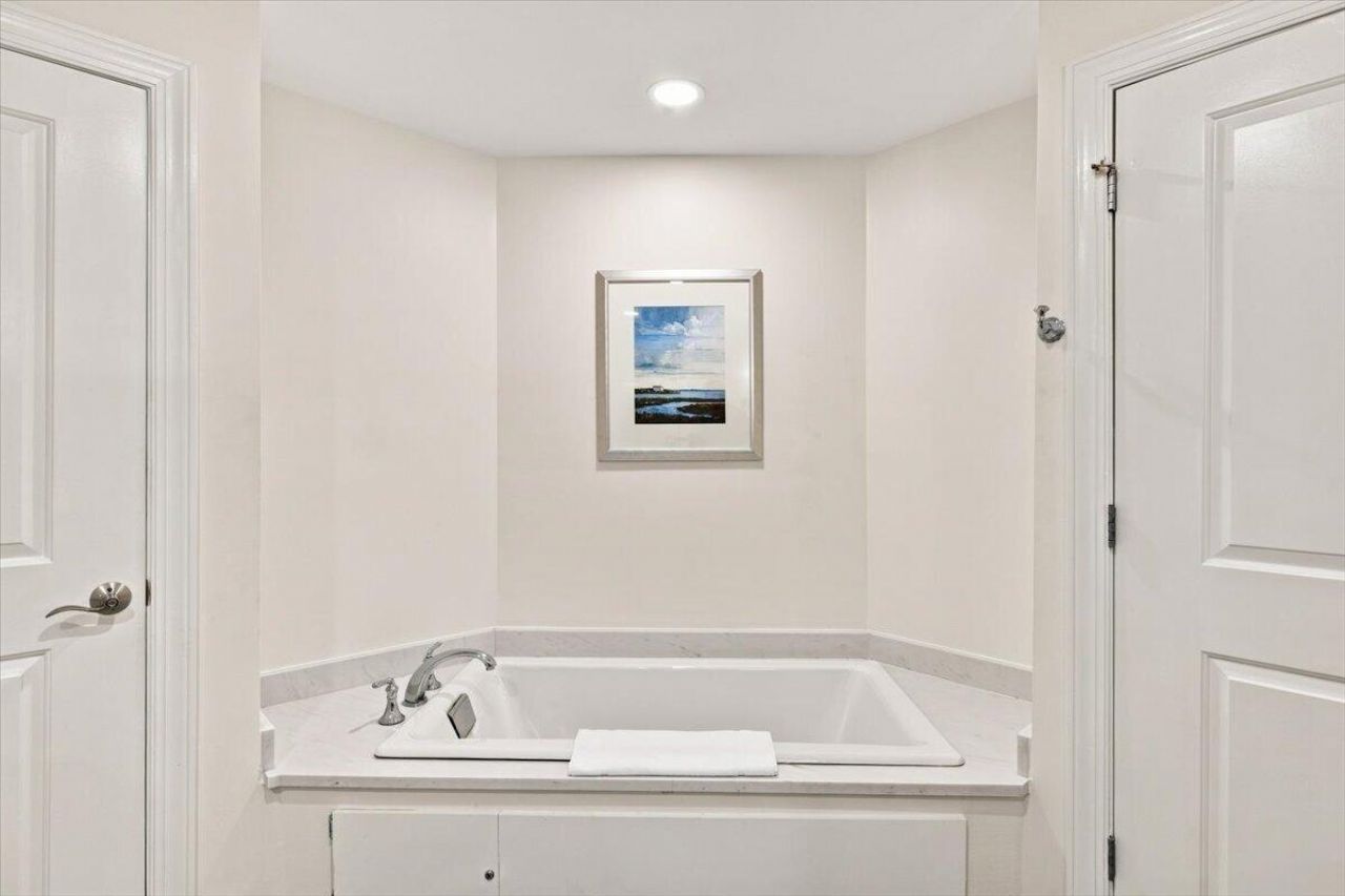 5802 Palmetto Drive Photo 21