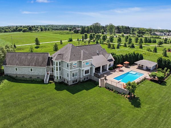W148N12133 Pleasant View Dr, Germantown, WI 53022