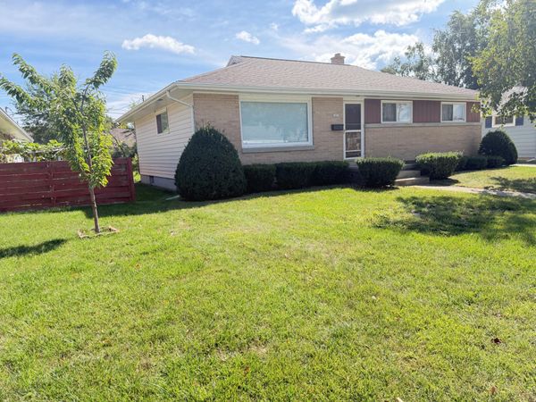 1607 S 17th St, Manitowoc, WI 54220