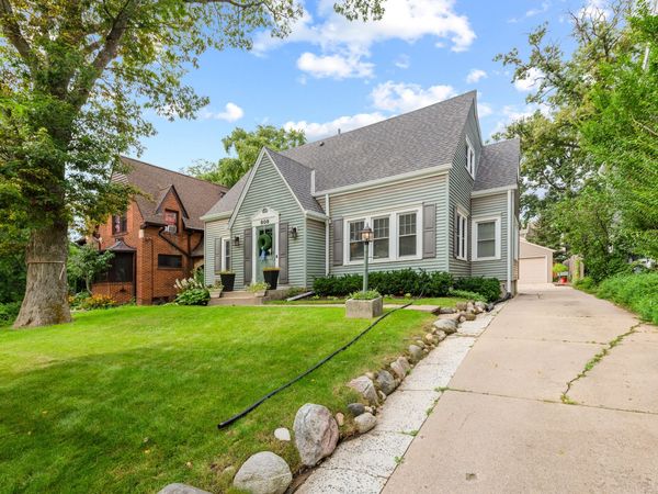 808 E Lake Forest Ave, Whitefish Bay, WI 53217