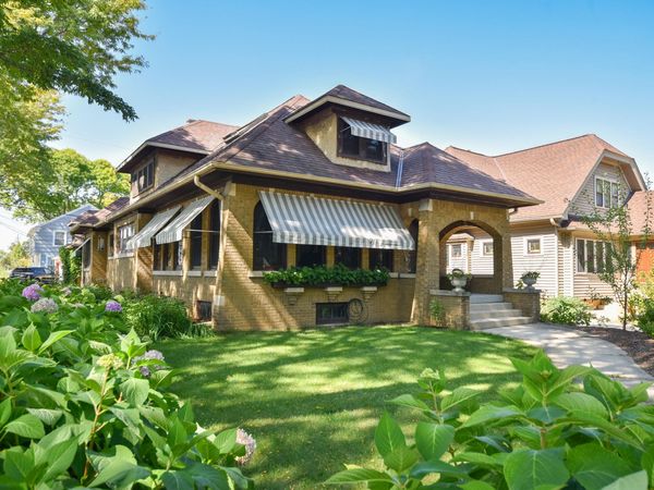 2405 N 73rd St, Wauwatosa, WI 53213