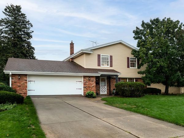 738 6th Ave, Grafton, WI 53024