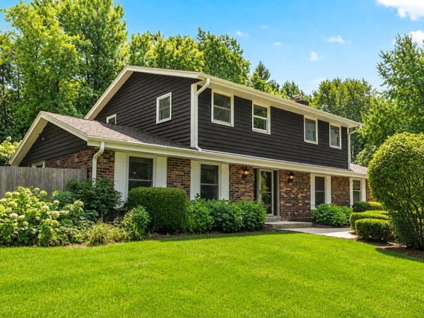 11550 N Meadowbrook Dr, Mequon, WI 53097