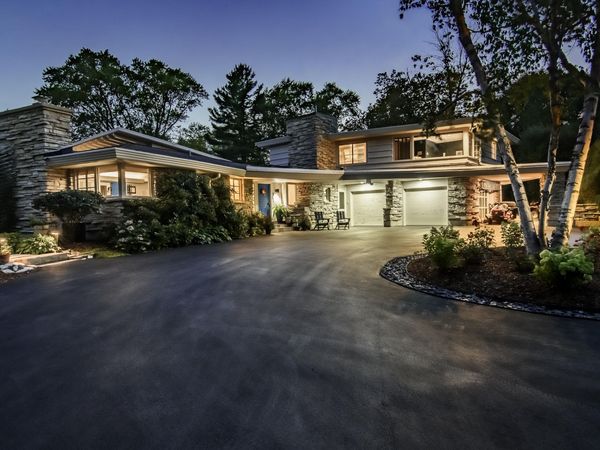 7769 N Club Cir, Fox Point, WI 53217