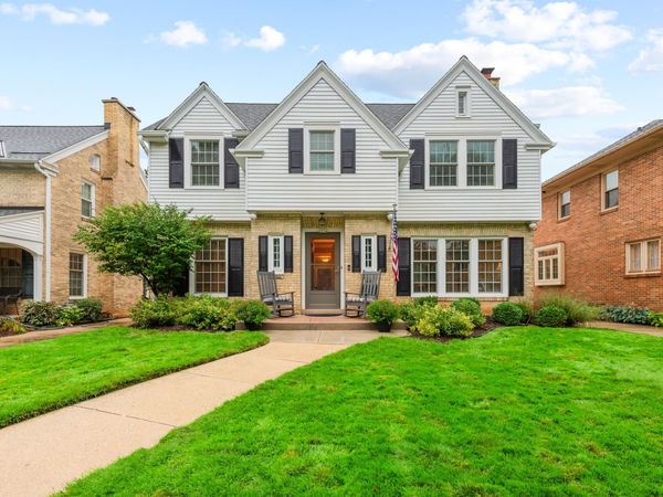 2516 N 90th St, Wauwatosa, WI 53226