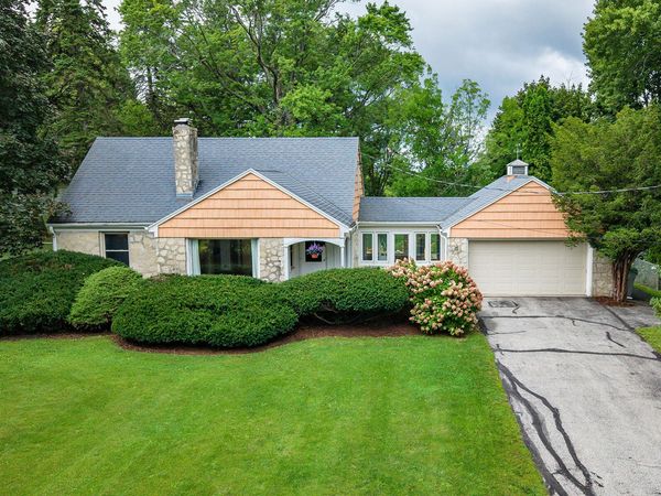 7101 N 107th St, Milwaukee, WI 53224