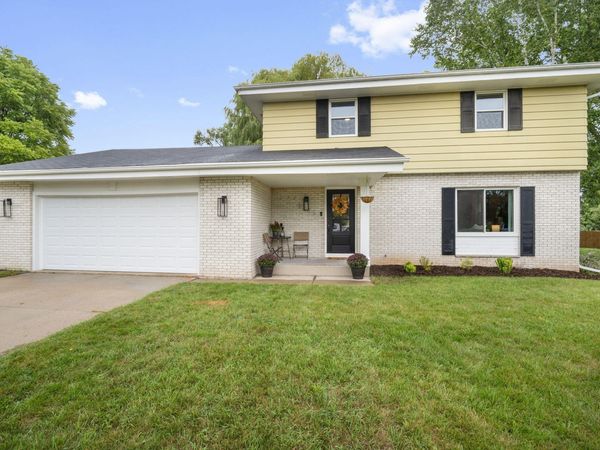 1324 W Portview Dr, Port Washington, WI 53074